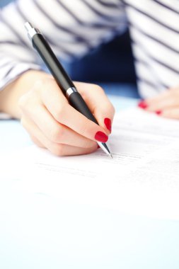 Kalemle yakın çekim yap.