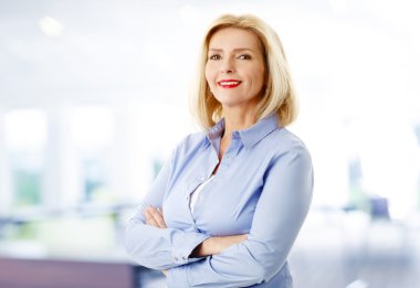 gülümseyen kadın kıdemli