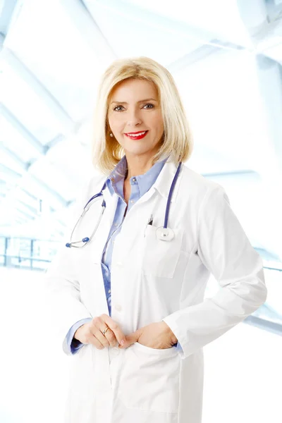 Beautiful female doctor — Stock Photo, Image