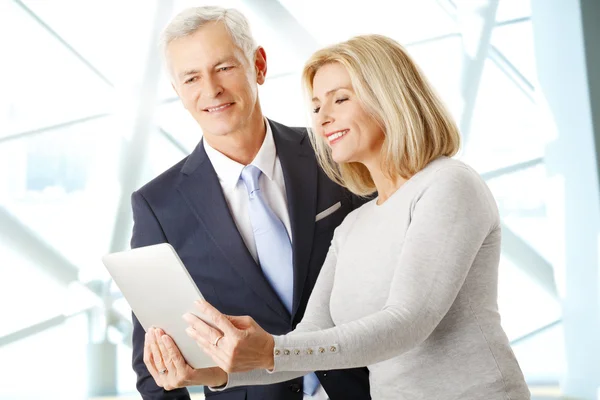 Business people with digital tablet — Stock Photo, Image