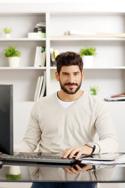 Young businessman near computer — Stok fotoğraf