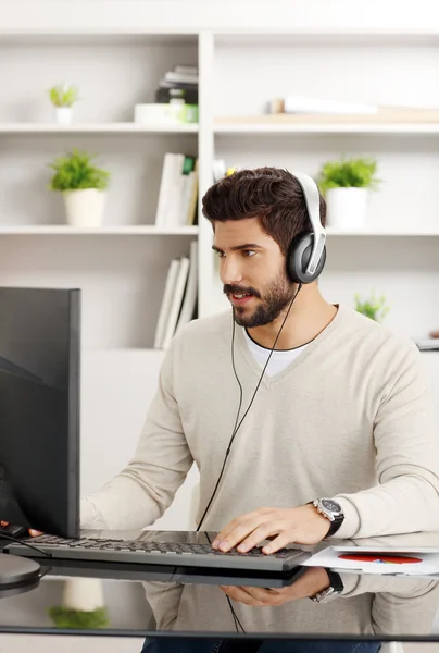 Young businessman  with headphone — Stok fotoğraf