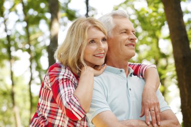 Tatlı yaşlı çift. 