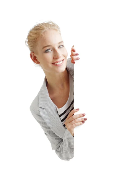 Mujer sosteniendo cartelera en blanco — Foto de Stock