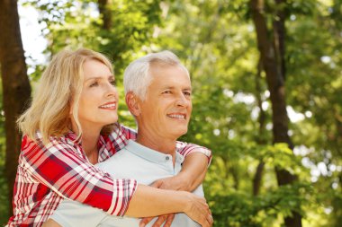 Tatlı yaşlı çift. 