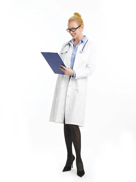 Medico donna che tiene appunti — Foto Stock