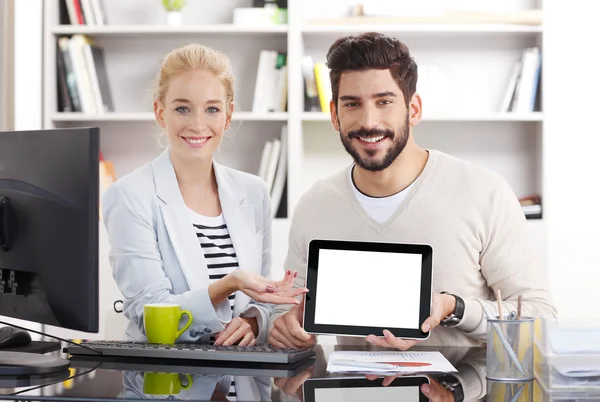 Groupe de gens d'affaires au travail — Photo