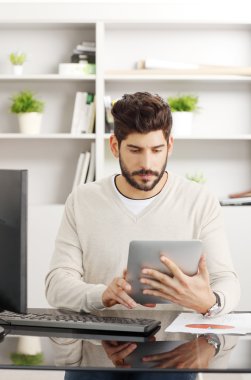 Dijital tablet ile mali asistanı
