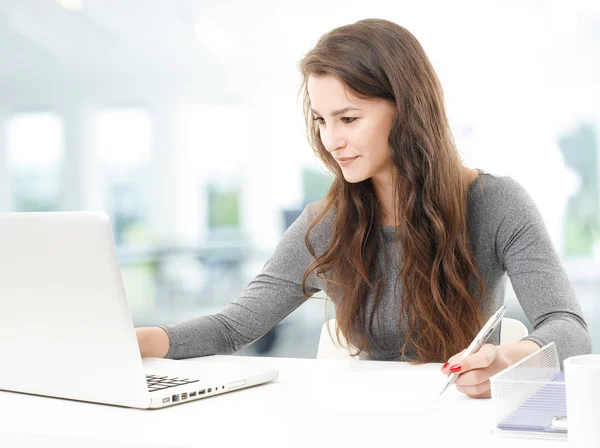 Working businesswoman on laptop — Stok fotoğraf