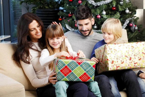 Buona famiglia a Natale — Foto Stock