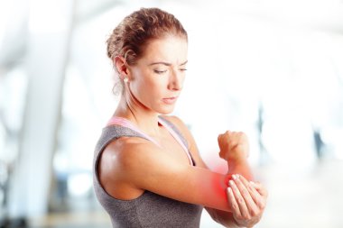 Fitness, sert çalışmadan sonra boğaz 