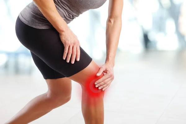 Fitness egzersiz sonra yaralı diz