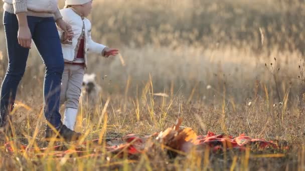 Madre con hija — Vídeos de Stock