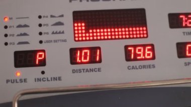 Dijital panel koşu bandı