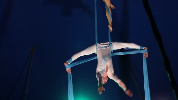 Glybokaya, ukraine-märz 27, 2016. circus akrobaten show — Stockvideo