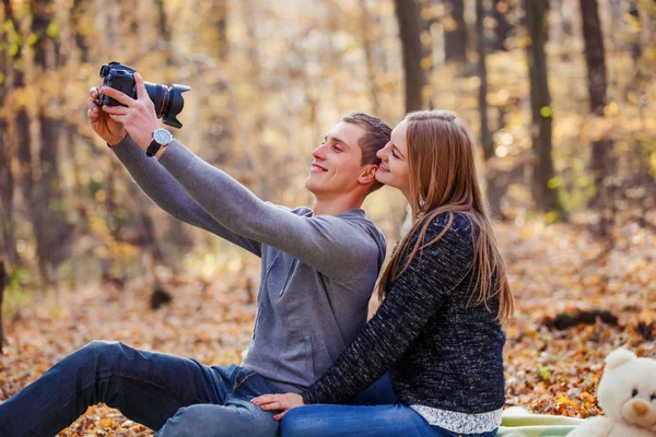 Dvojice dělat selfie — Stock fotografie