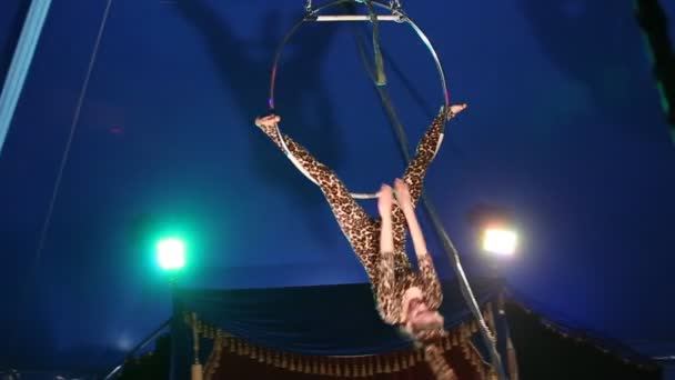 Glybokaya, Oekraïne-maart 27, 2016. Circus acrobatische — Stockvideo