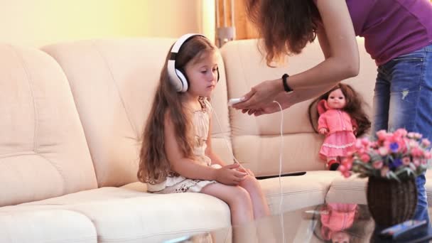 Baby with headphones — Stock Video