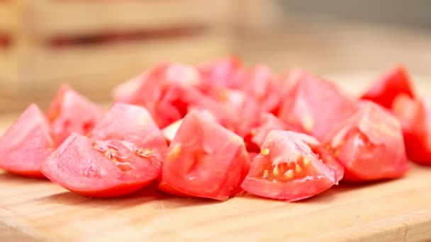 Slices of ripe tomato — Stock Video