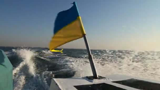 Ukrainian flag on a floating boat — Stock Video