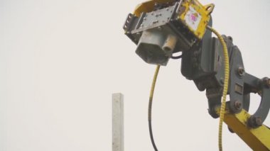 Beton sütunlara sürerken