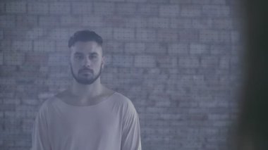 Sakallı bir adamın portresi.