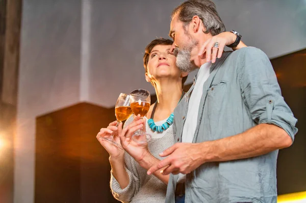 Aged couple with glasses of wine — Stock Photo, Image