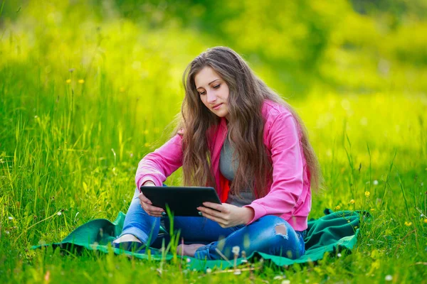 Portrait of a girl with a tablet — Stock Photo, Image