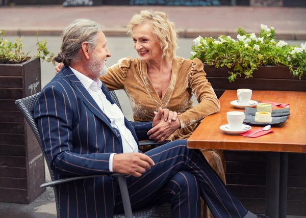 Elderly couple sitting at the table — Stock Photo, Image