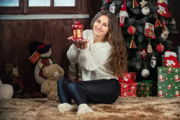 Girl with a small flashlight in her hands — Stock Photo, Image