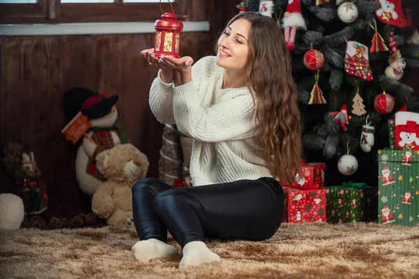 Girl with a small flashlight in her hands — Stock Photo, Image