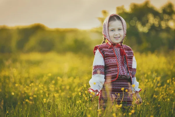 Ukrayna ulusal kostümlü çocuk — Stok fotoğraf