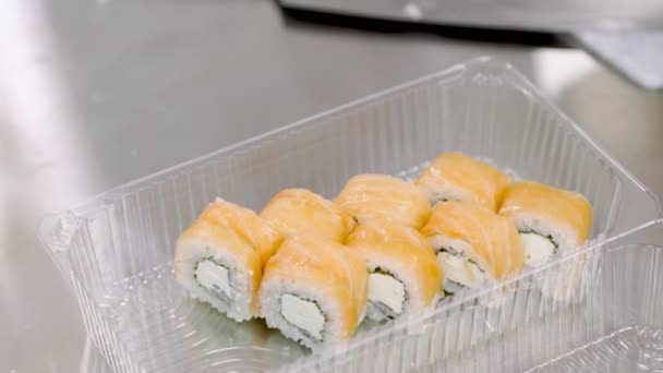 Uma porção de sushi — Vídeo de Stock