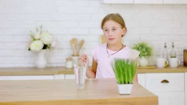 Girl drinks water and glasses — Stock Video