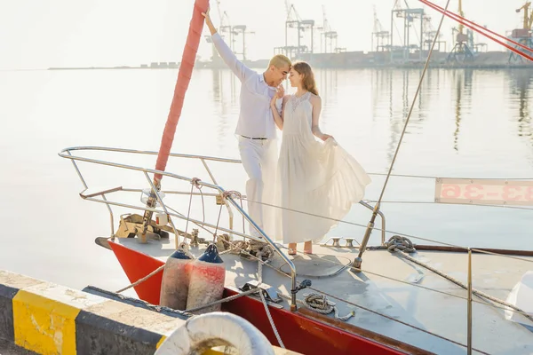 The couple is on board the yacht — Stock Photo, Image