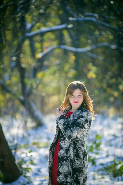 Ragazza in cappotto — Foto Stock