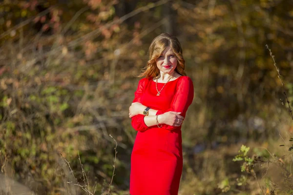 Menina vestido vermelho — Fotografia de Stock