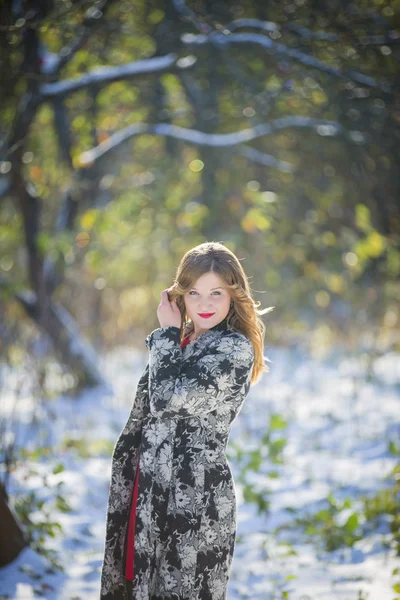 Menina de casaco — Fotografia de Stock