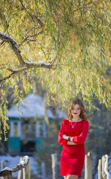 Ragazza vestito rosso — Foto Stock