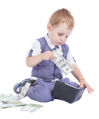 Çocuk bir çanta ile