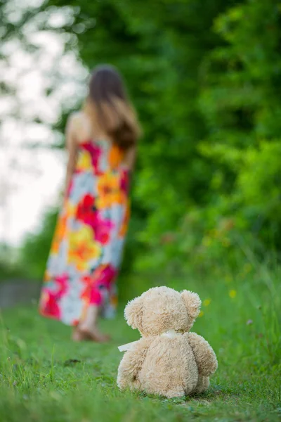 Zittende teddy bear — Stockfoto