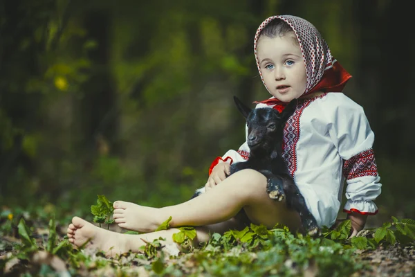 Kız ulusal kostüm — Stok fotoğraf