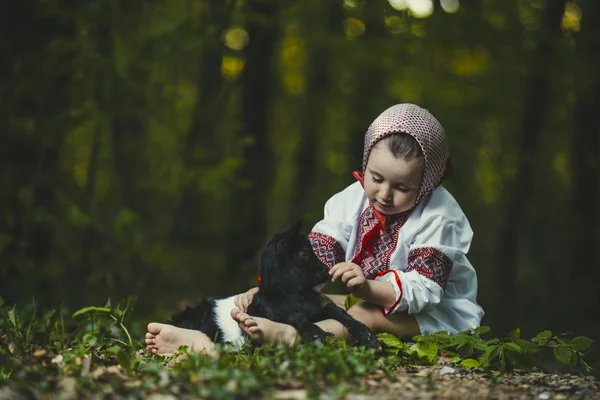 Mädchen in Tracht — Stockfoto