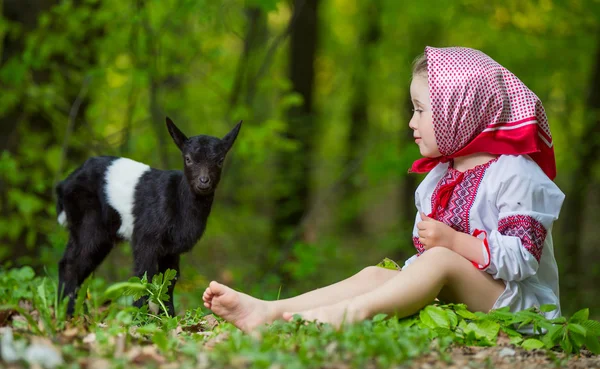 Mädchen in Tracht — Stockfoto