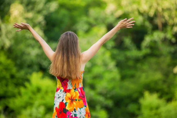 Chica en la naturaleza —  Fotos de Stock