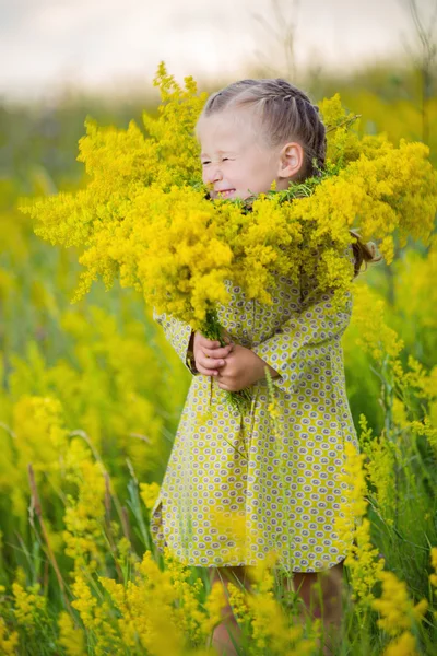 Enfant avec couronne — Photo