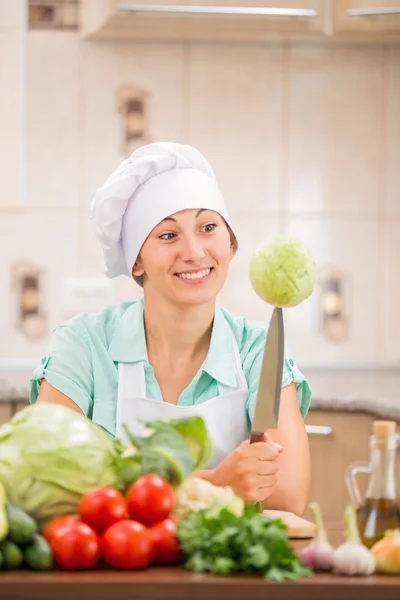 Cook cabbage in the knife — Stock Photo, Image