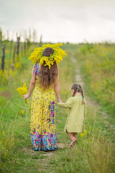 Anne ve bebeği. — Stok fotoğraf