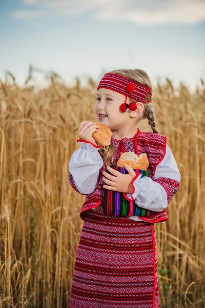 身着乌克兰民族服装的儿童 — 图库照片
