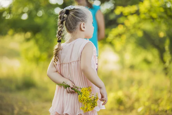 Girl with yellow flowers — Stock Photo, Image